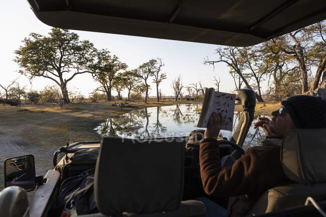 Árboles, reflexión, Delta del Okavango, Botswana - foto de stock