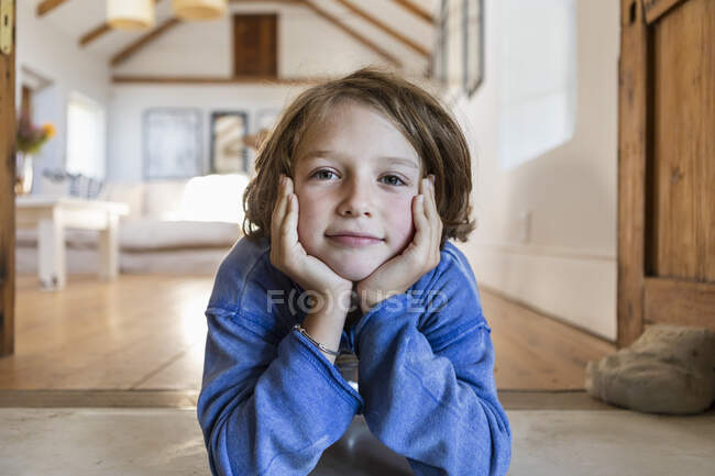 Portrait of 8 year old boy with skateboard — Stock Photo