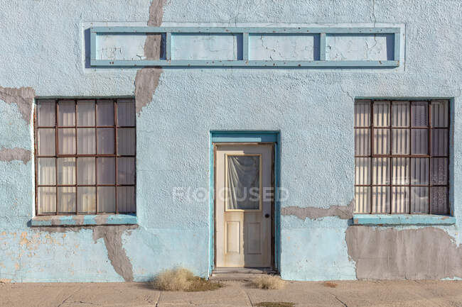 Main Street building in a small American town, closed up, failed business. — Stock Photo