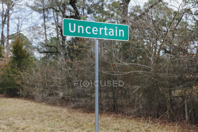 UNCERTAIN street and town sign on the side of a road. — Fotografia de Stock
