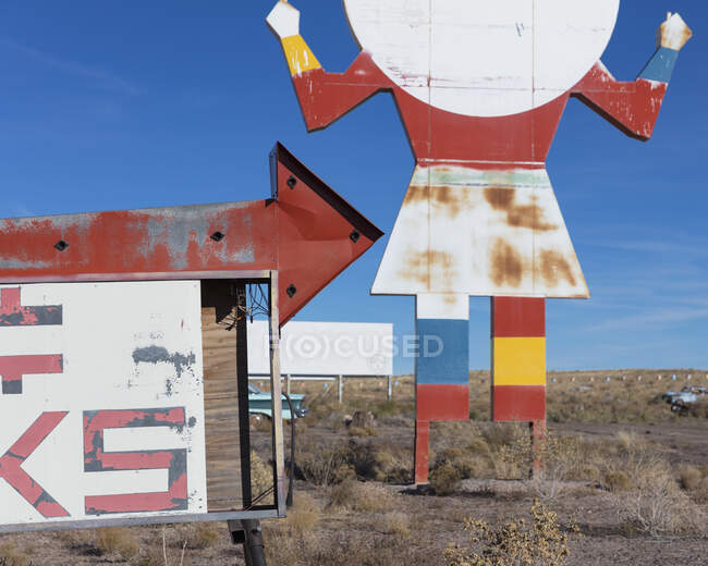Sign advertising Southwest Gifts on a deserted main street. — Stockfoto