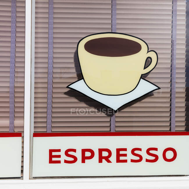 Schilder für ESPRESSO, Schild im Retro-Stil an einem Café-Fenster. — Stockfoto