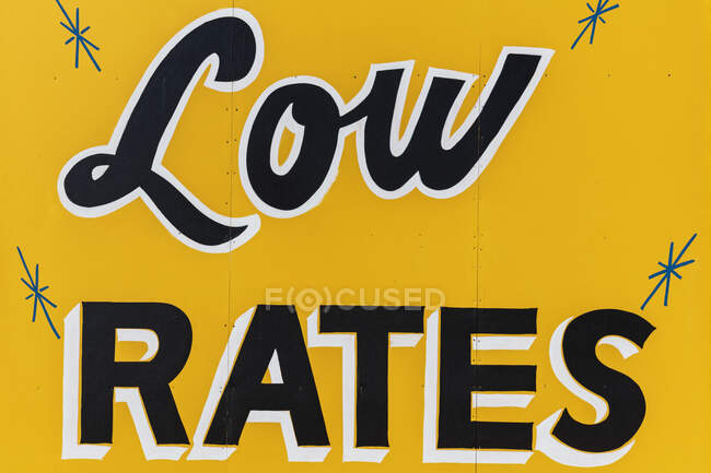 LOW RATES billboard, yellow sign, advertising, close up. - foto de stock