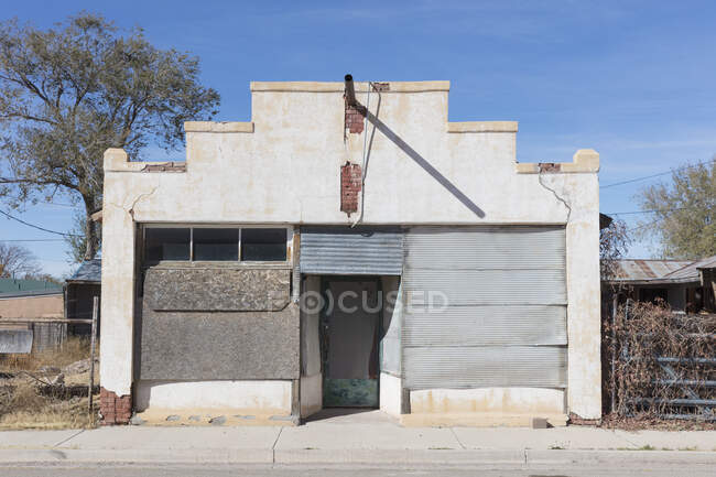 Abandoned and boarded up building in a small town. — Stock Photo