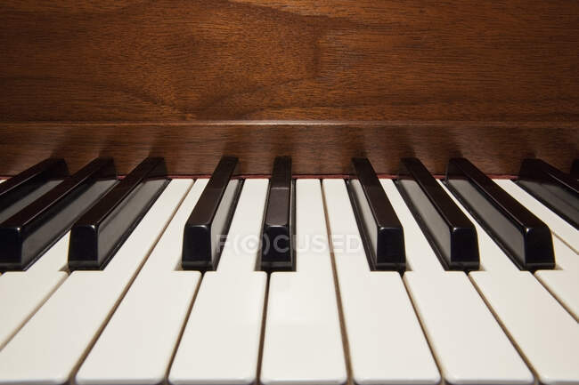 Gros plan sur les touches de piano. — Photo de stock