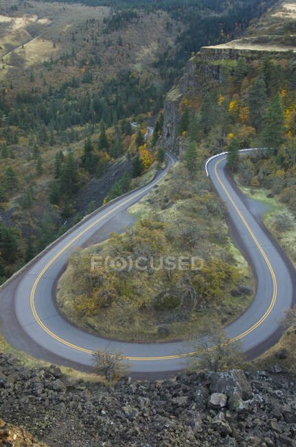 A loop in the Columbia River Highway from Rowena Crest, Columbia River Gorge National Scenic Area. — Stock Photo