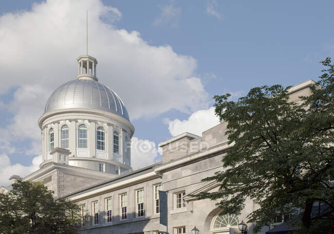 Silver dome of the Bonsecours Market, Marche Bonsecours, 1850s neoclassical building in the old port. — Stock Photo