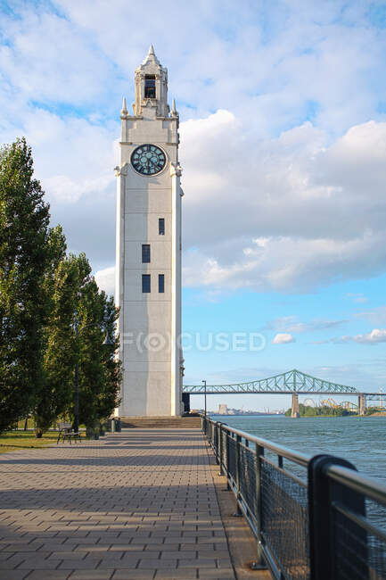 The Montreal Clock Tower, the Sailor's Memorial Clock, and boats moored in the marina. — Stock Photo
