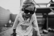 Cute girl wearing sunglasses — Stock Photo