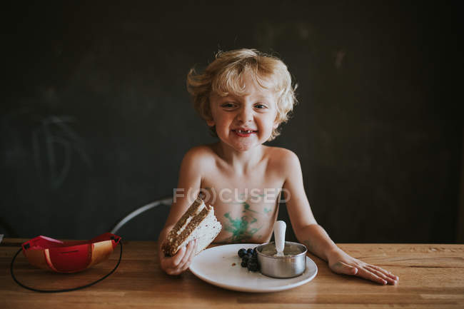 Happy boy eating breakfast — Stock Photo