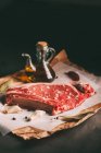 Bifteck cru de bœuf ou de porc — Photo de stock