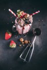 Frullato con fragole e gelato — Foto stock