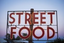 Street-Food-Schild — Stockfoto
