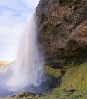 Cascada Seljalandsfoss en Islandia - foto de stock