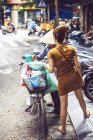 Venditore ambulante vietnamita ad Hanoi — Foto stock
