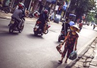 Straßenverkäufer in Hanoi — Stockfoto