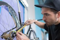 Craftsman taking measurements of bicycle — Stock Photo