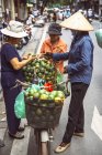 Street market seller in Hanoi — Stock Photo