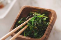Salat mit Algen und Sesam — Stockfoto