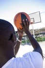 Handsome young man playing basketball. — Stock Photo