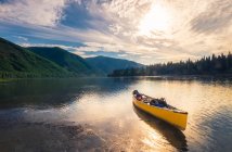 Kayak vela sull'acqua — Foto stock