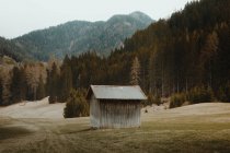 Cabins on plain in mountains — Stock Photo