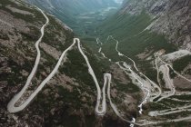 Curvy road in mountains, Trollstigen, Noruega — Fotografia de Stock