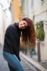 Smiling woman wearing casual clothes posing in street. — Stock Photo