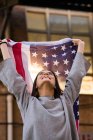 Menina bonita com bandeira dos EUA — Fotografia de Stock
