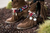 Sapatos tradicionais no chão — Fotografia de Stock