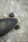 Закрытый вид на урожай скейтборда — стоковое фото