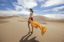 Woman walking on dunes — Stock Photo