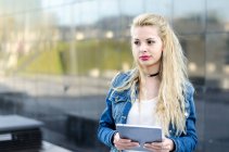 Student woman with tablet — Stock Photo