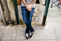 Hipster posieren auf der Straße — Stockfoto