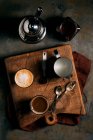 Кофейник, стаканы кофе — стоковое фото