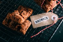 Chocolate brownie with label — Stock Photo