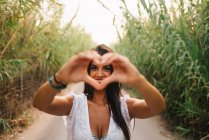 Woman makes heart shape with hands — Stock Photo