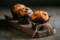 Muffins de chocolate, vista de perto — Fotografia de Stock