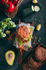 Sandwich vegetariano con lechuga - foto de stock