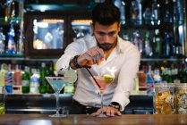 Barman making cocktails — Stock Photo