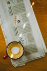 Café expreso en taza de esmalte - foto de stock