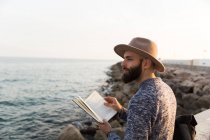 Trendy hipster reading book — Stock Photo
