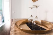 Primer plano de copas de vino - foto de stock