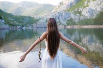 Young girl posing with white dress into lake. — Stock Photo