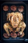 Сковородка жареной курицы — стоковое фото