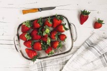 Strawberries in spring on silver plate — Stock Photo