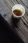 Одноразовая чашка с кофе — стоковое фото