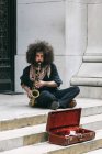 Performer spielt Saxofon an der Wall Street — Stockfoto