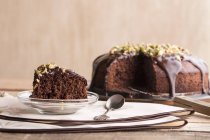Chocolate cake with ganache and pistachios — Stock Photo