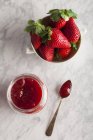 Fresh strawberries and homemade strawberries jam — Stock Photo